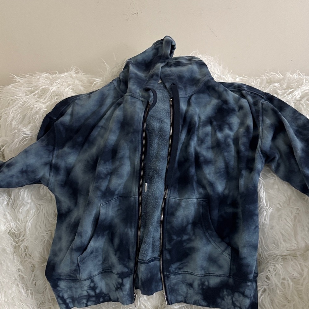 Old Navy Blue Tie-Dye Sweater